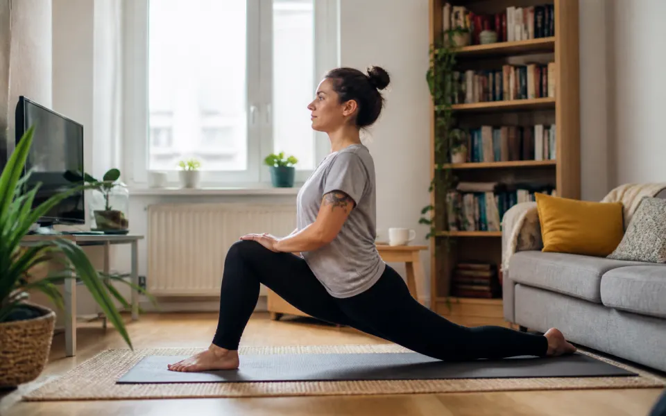 Bewegen binnenshuis in een klein appartement
